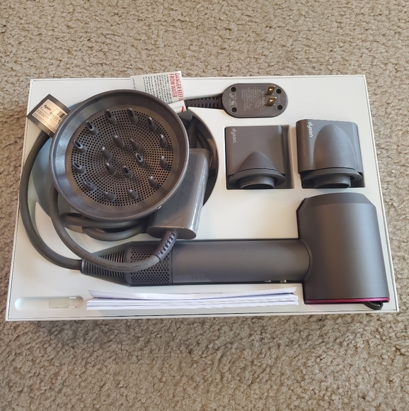 Dyson Supersonic Hair Dryer - Picture 3 of 4